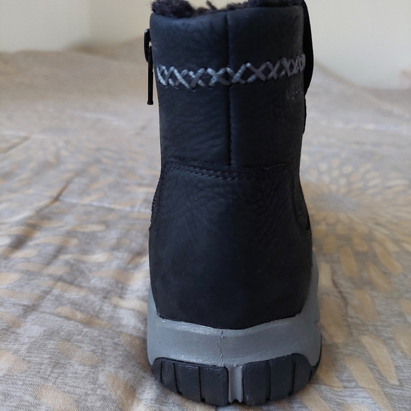 Merrell waterproof zip boots size 6.5 - Picture 8 of 15